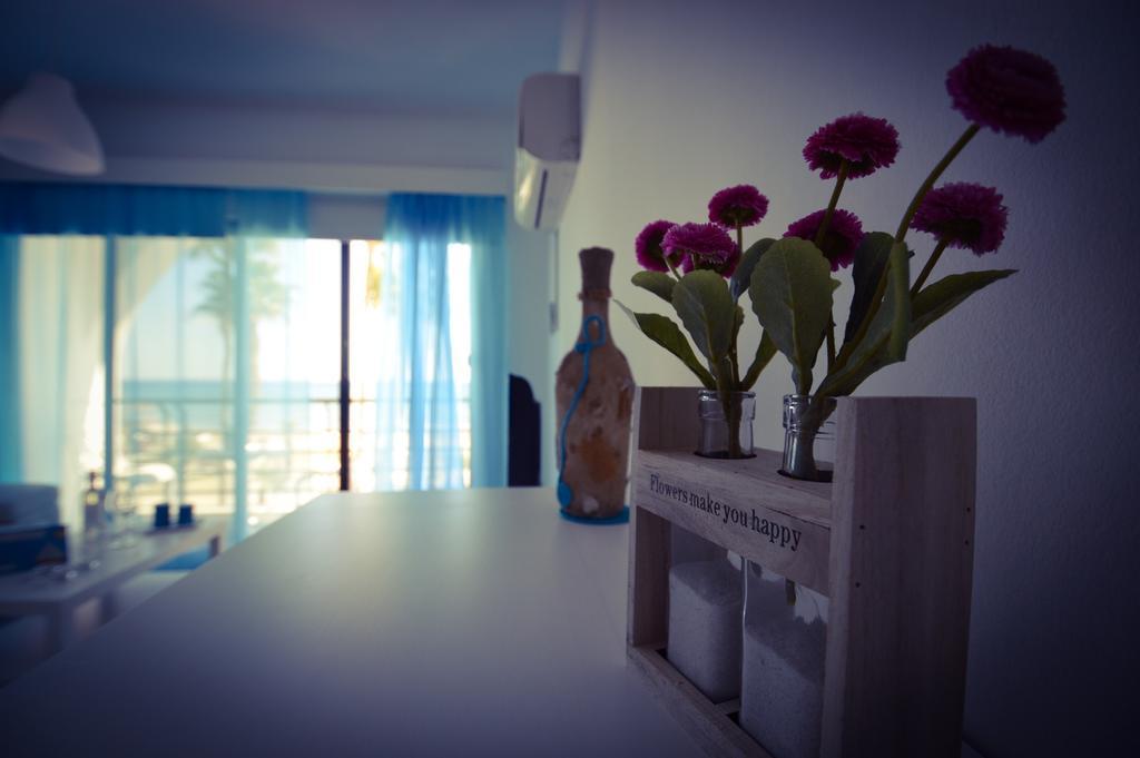 Krasas Beach Apartment Rentals 라르나카 객실 사진