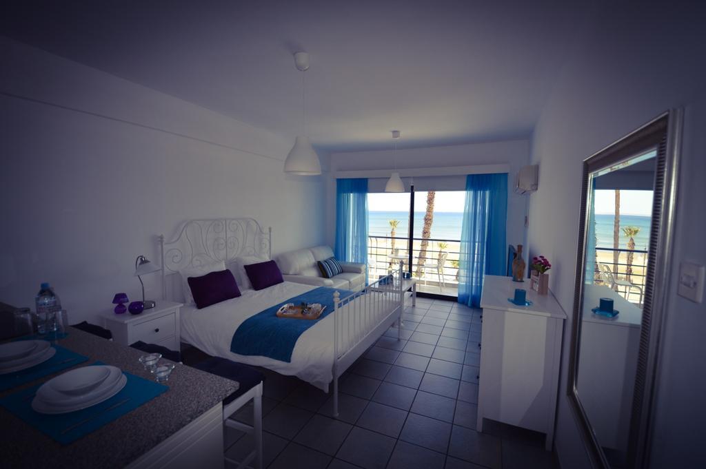 Krasas Beach Apartment Rentals 라르나카 객실 사진